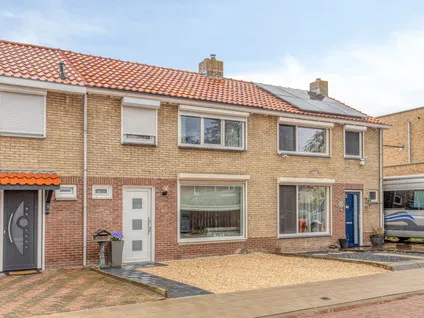 Tussenwoning te koop: Vierambachtenstraat 32, Carmel Hulst