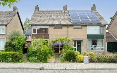 Hoekwoning te koop: Vierambachtsstraat 34, Aardam West Ter Aar