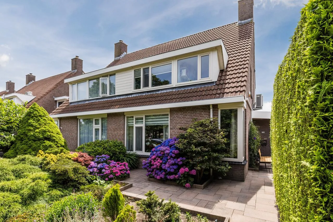 Tussenwoning te koop: Viergang 141, Mijdrecht