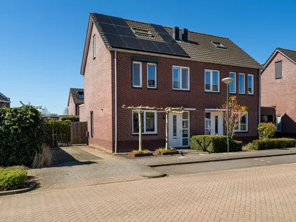 Twee-onder-één-kap te koop: Vierspan 1, Almkerk west Almkerk