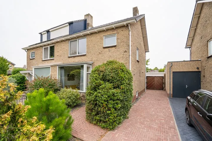 Semi-detached for sale: Vijfmorgen 34, Sleeuwijk west Sleeuwijk