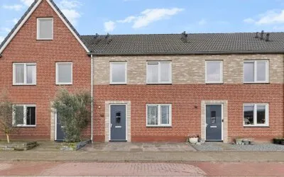 Tussenwoning te koop: Vijverlaan 52, Latenstein Tiel