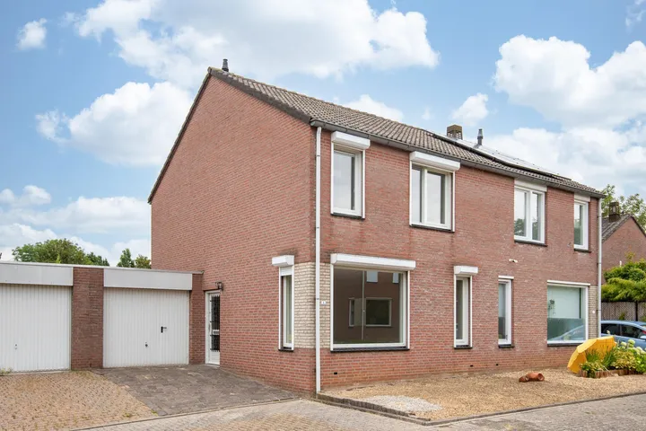 Twee-onder-één-kap te koop: Vildershof 4, Geleen-Noord Geleen