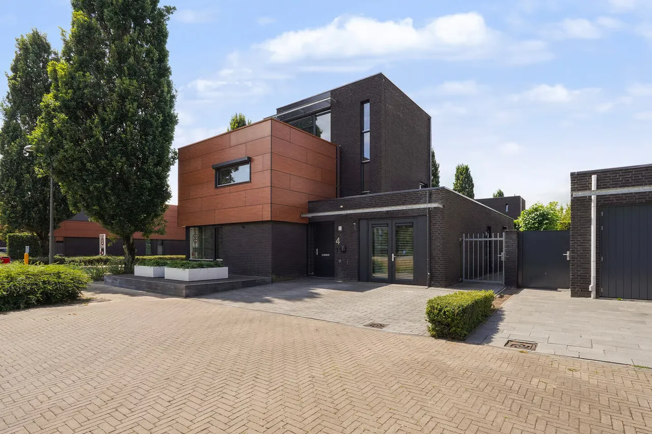 Vrijstaande woning te koop: Villa Fonteinkruid 4, Waalwijk