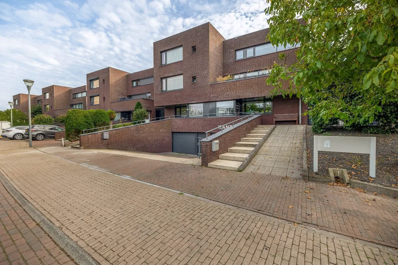 Twee-onder-één-kap te koop: Villa Waterviolier 15, Waalwijk