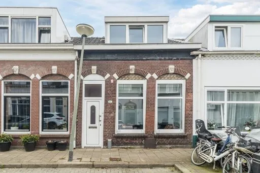 Tussenwoning te koop: Villastraat 87, Singelkwartier Schiedam