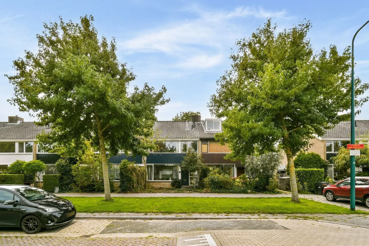 Tussenwoning te koop: Vincent van Goghlaan 38, Oegstgeest