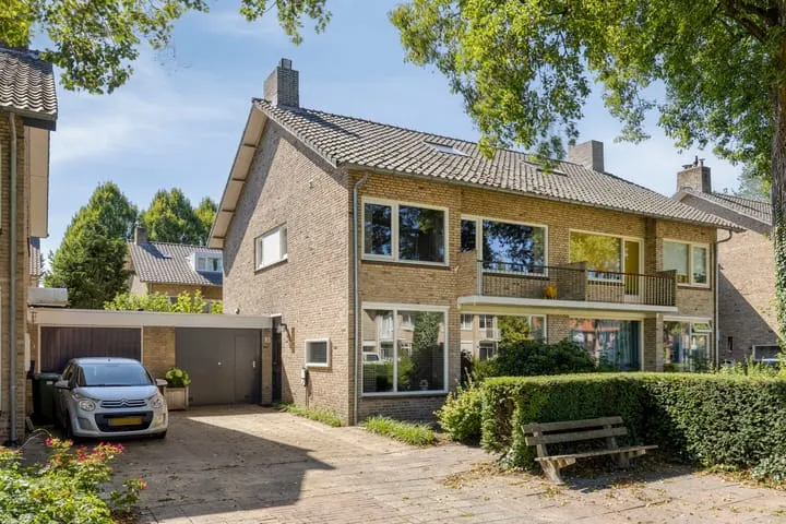 Tussenwoning te koop: Vincent van Goghlaan 8, Waalre Waalre