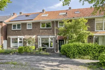 Tussenwoning te koop: Vincent van Goghstraat 20, Julianapark Leeuwarden