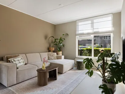 Tussenwoning te koop: Vincent van Goghstraat 39, Jacob Marisstraat en omgeving Dordrecht