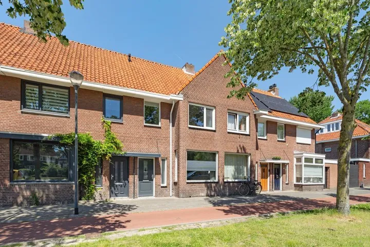 Tussenwoning te koop: Vincent van Goghstraat 8, Haagpoort Breda