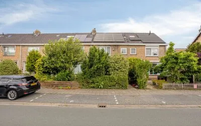 Terraced house for sale: Vincent van Goghweg 35, Schilders- en Waddenbuurt Zaandam
