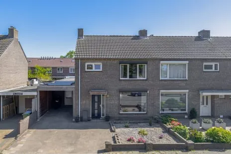 Tussenwoning te koop: Vincent van Goghlaan 52, Bloemvelden Helmond