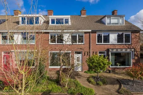 Tussenwoning te koop: Vincent van Goghstraat 19, Schildersbuurt Lisse