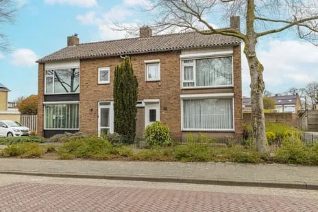 Twee-onder-één-kap te koop: Vincent van Goghstraat 2, Zundert Zundert