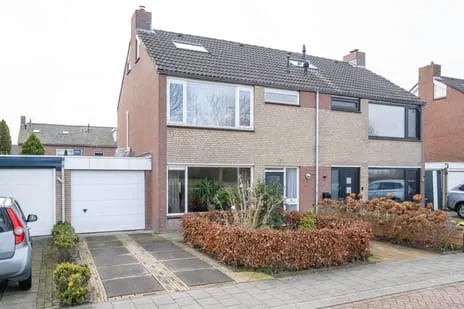 Tussenwoning te koop: Vinkenlaan 10, Vuren Vuren