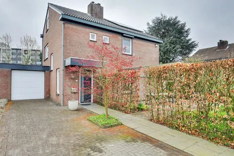 Twee-onder-één-kap te koop: Vinkenslag 36, Vogelbuurt Oosterhout (Nb)