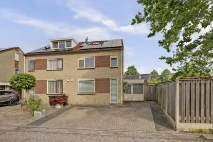 Hoekwoning te koop: Violenpad 9, Bloemenbuurt Swifterbant