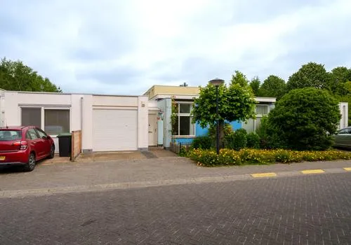 Tussenwoning te koop: Violetstraat 13, Regenboogbuurt West Almere