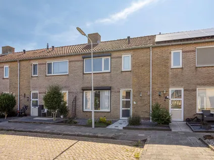 Tussenwoning te koop: Violierstraat 11, Breskens Breskens