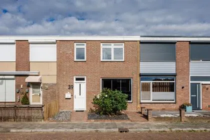 Terraced house for sale: Violierstraat 39, Beuningen-Centrum Oost Beuningen Gld