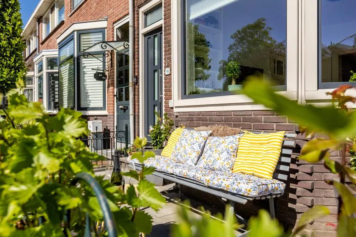 Tussenwoning te koop: Viottakade 98, Viottakade en omgeving Dordrecht