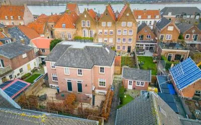 Twee-onder-één-kap te koop: Vissersdijk 1F, Woudrichem noord Woudrichem