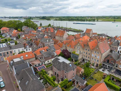 Twee-onder-één-kap te koop: Vissersdijk 1F, Woudrichem noord Woudrichem