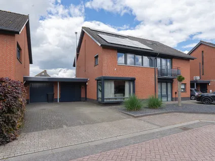 Tussenwoning te koop: Viswei 63, Kern Angeren Angeren