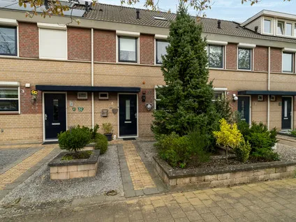 Tussenwoning te koop: Vlasakker 5, Wijk Wijk En Aalburg