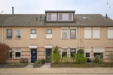 Tussenwoning te koop: Vlasakker 82, Wijk Wijk En Aalburg