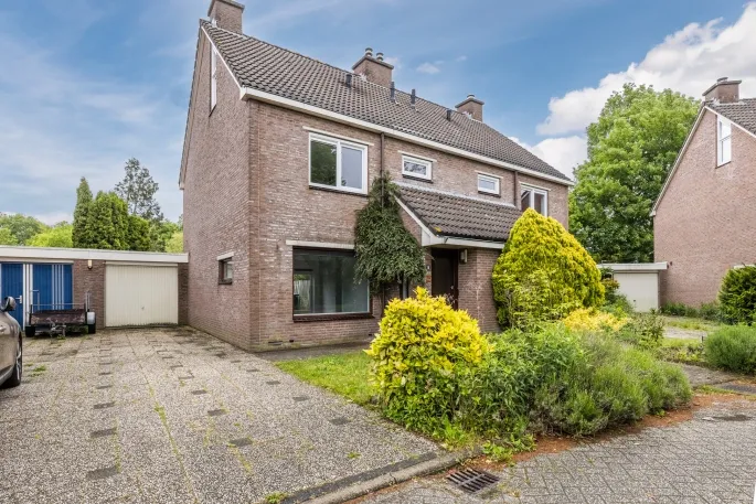 Tussenwoning te koop: Vlaskamp 16, Steenbergerweiden Hoogeveen