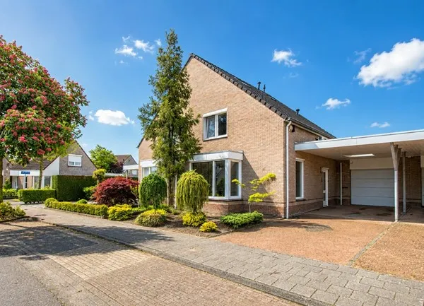 Tussenwoning te koop: Vlasrootsingel 9, Kern Heythuysen Heythuysen