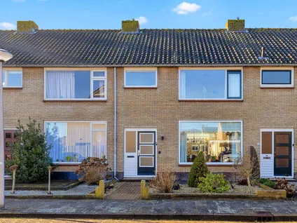 Tussenwoning te koop: Vlasstraat 28, Zuidland