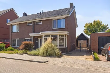 Twee-onder-één-kap te koop: Vlasstraat 49, Grashoek-centrum Grashoek