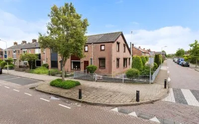 Hoekwoning te koop: Vlielanderstraat 13, Numansdorp Woonkern Numansdorp