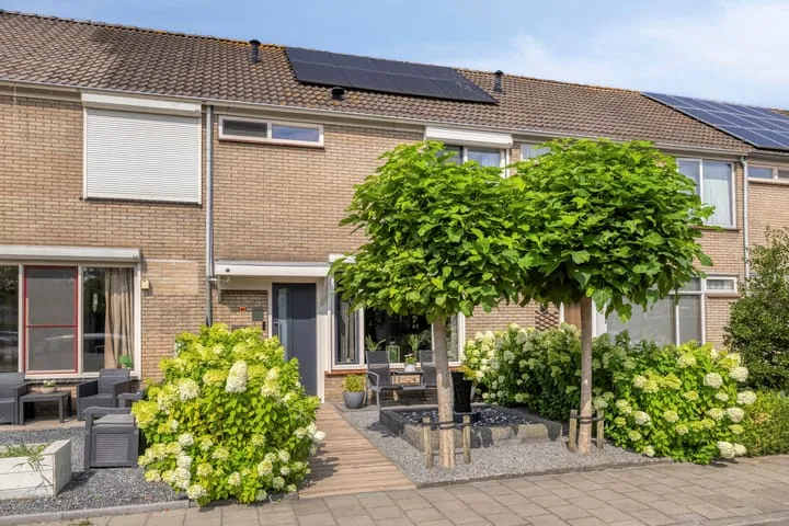 Tussenwoning te koop: Vlierstraat 10, Steenbergen-Zuid Steenbergen (Nb)