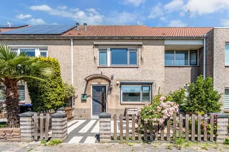 Terraced house for sale: Vlietgors 8, Oud Sportpark Beverwijk
