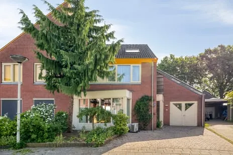 Twee-onder-één-kap te koop: Vlinderhof 26, Heiakker-Oost Deurne