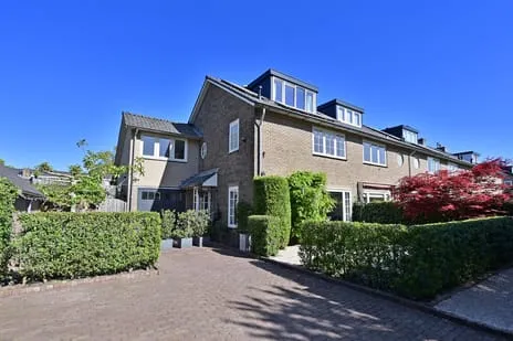 Hoekwoning te koop: Vogelkersstraat 1, Bloemenbuurt Bussum