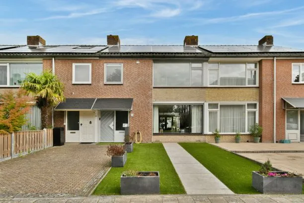 Tussenwoning te koop: Volkerakweg 54, Dordrecht