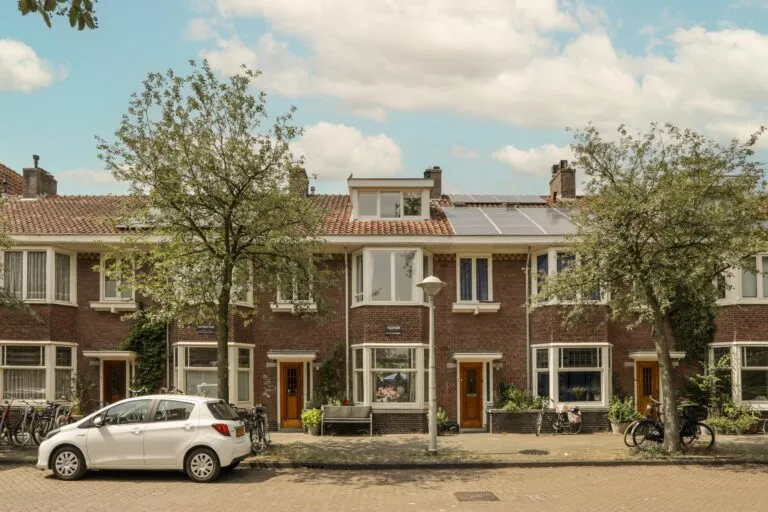 Tussenwoning te koop: Voltaplein 1, Amsterdam