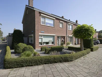 Twee-onder-één-kap te koop: Voltastraat 2, Serlippenspolder Terneuzen