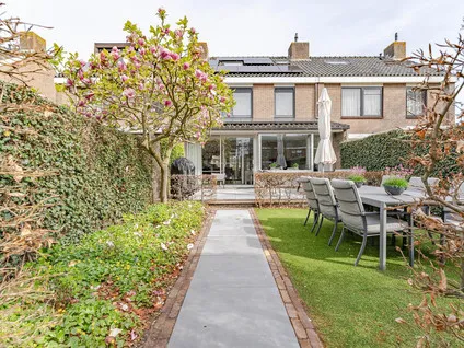 Tussenwoning te koop: von Sieboldstraat 2, Botanicusbuurt Boskoop