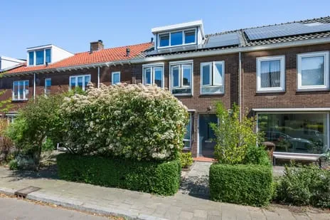 Tussenwoning te koop: Von Weberstraat 35, Oog in Al Utrecht