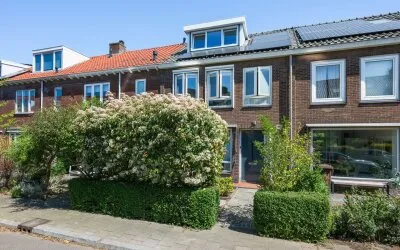 Tussenwoning te koop: Von Weberstraat 35, Oog in Al Utrecht