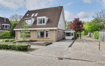 Twee-onder-één-kap te koop: Vondellaan 47, Hooipolder en De Hoeven Raamsdonksveer