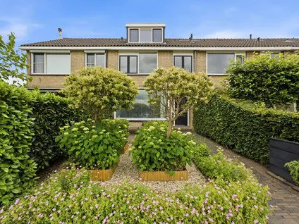 Tussenwoning te koop: Vondellaan 99, Schrijversbuurt Alblasserdam