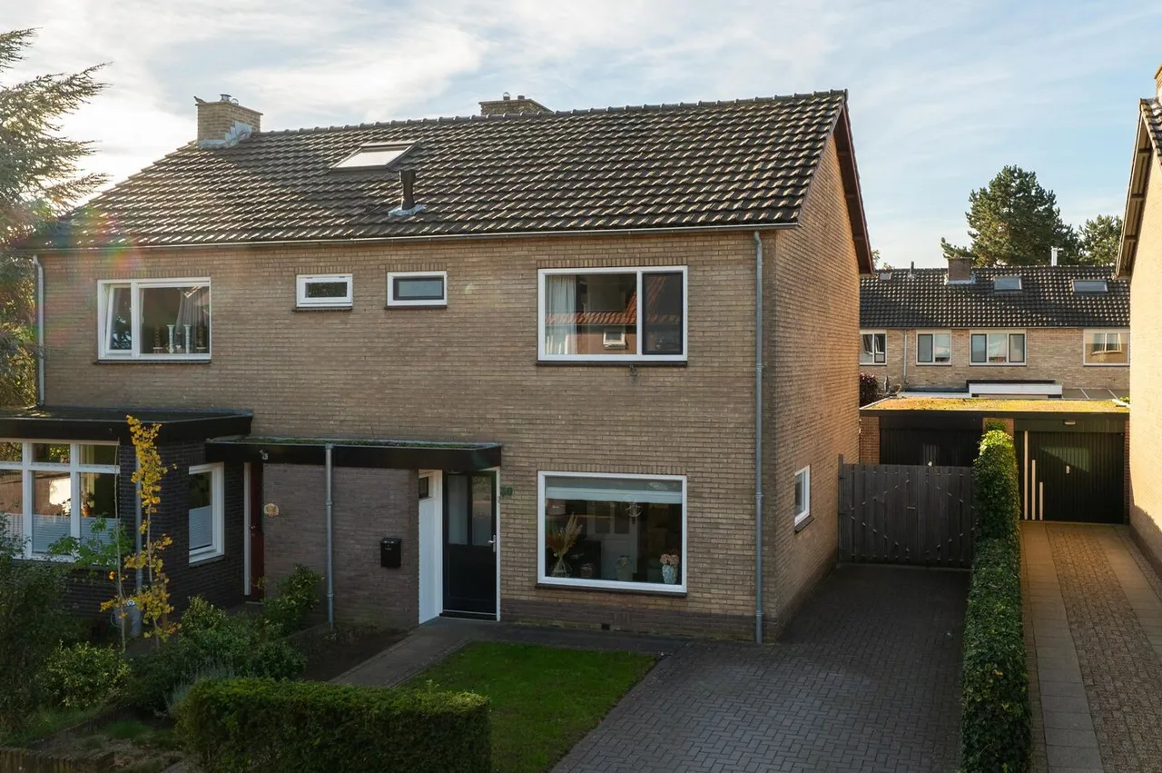 Twee-onder-één-kap te koop: Vondelstraat 30, Putten