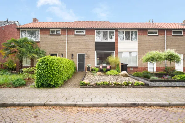 Tussenwoning te koop: Vondelstraat 64, De Blokken Nijverdal
